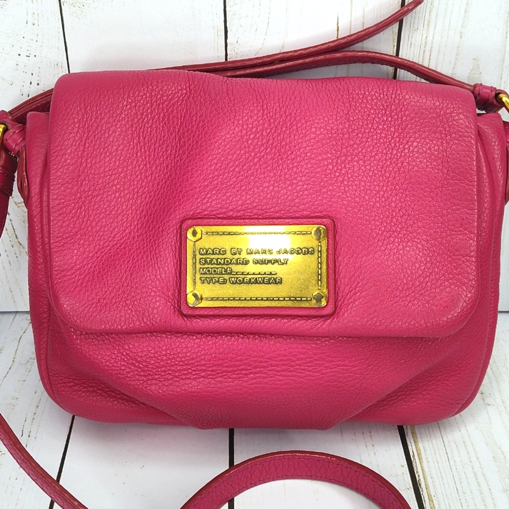 Marc Jacobs Classic Q Baby Crossbody Purse - Picture 3 of 17